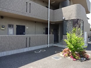 クイーンディオールマンションの物件外観写真